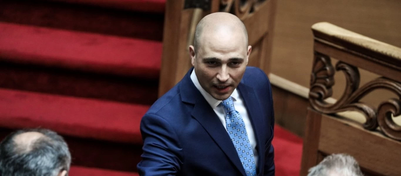 Ανάρτηση Μπογδάνου εναντίον της επιτροπής «Ελλάδα 2021» για την αναφορά στη δολοφονία Λαμπράκη